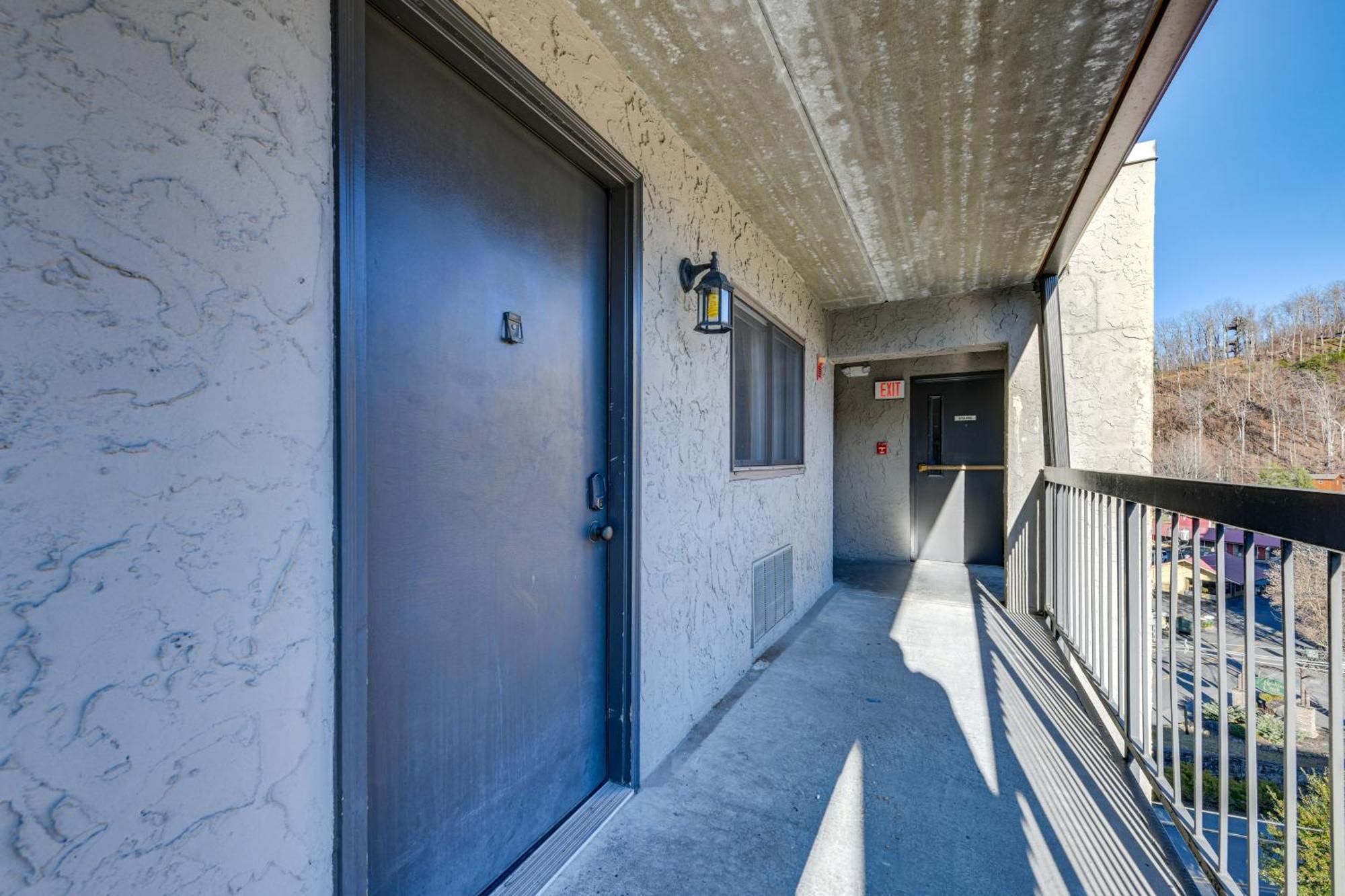 Downtown Gatlinburg Condo With Community Pool! 외부 사진