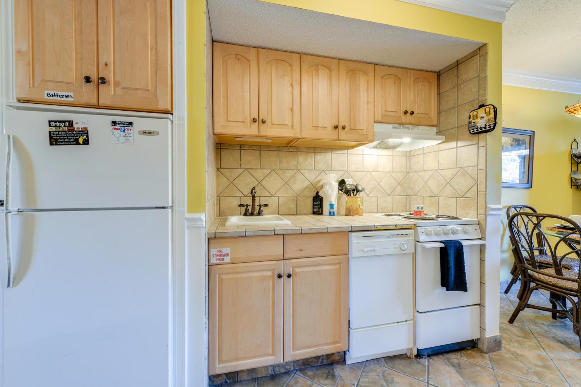 Downtown Gatlinburg Condo With Community Pool! 외부 사진