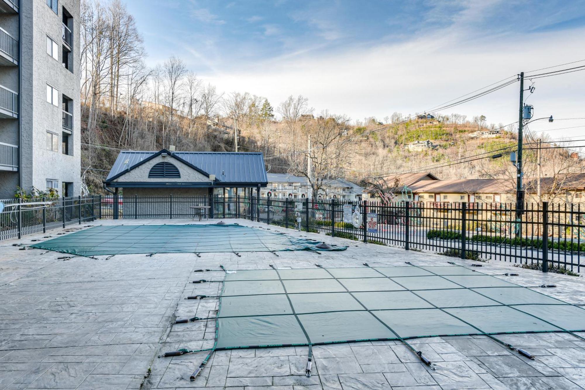 Downtown Gatlinburg Condo With Community Pool! 외부 사진