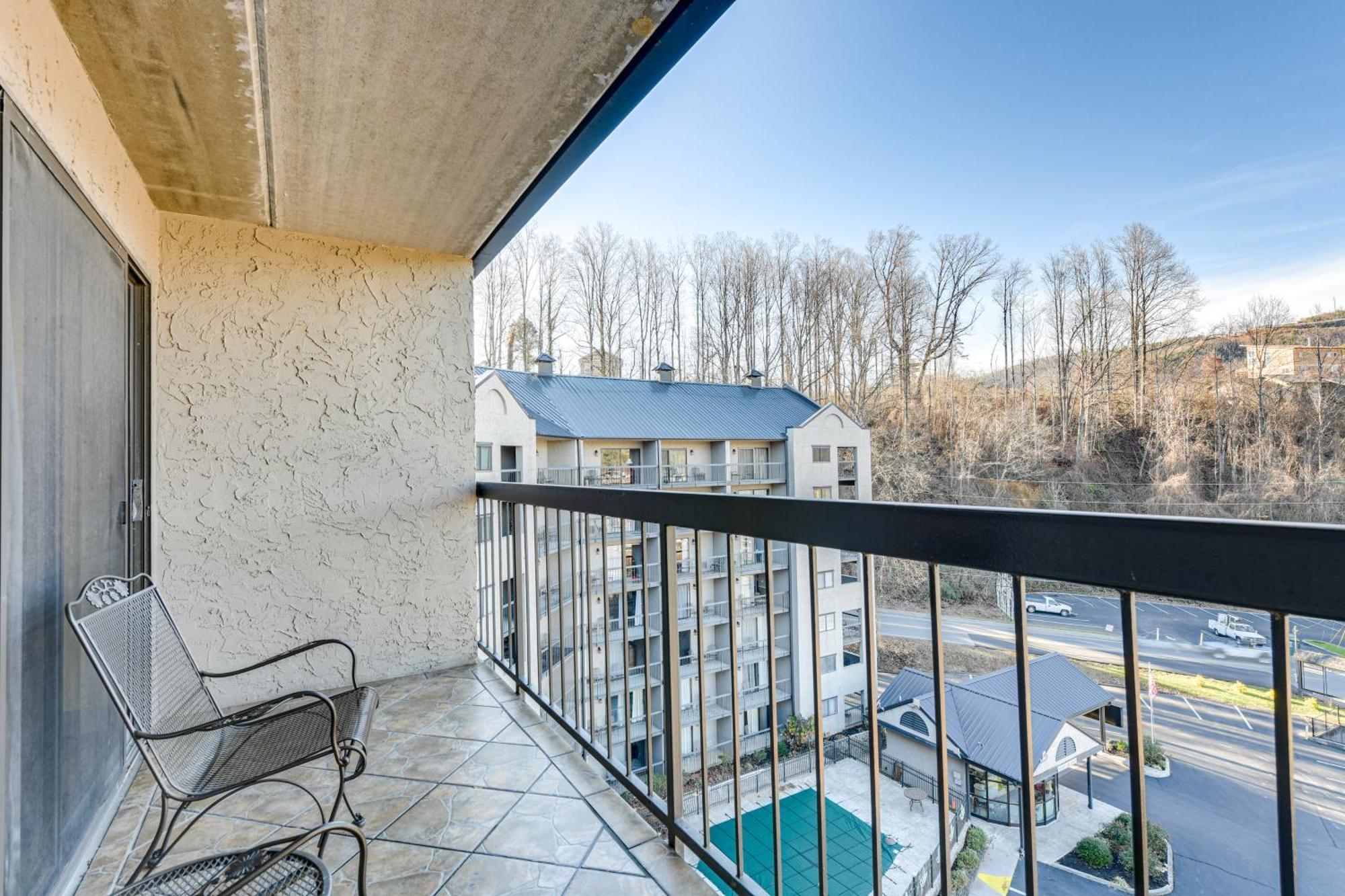 Downtown Gatlinburg Condo With Community Pool! 외부 사진