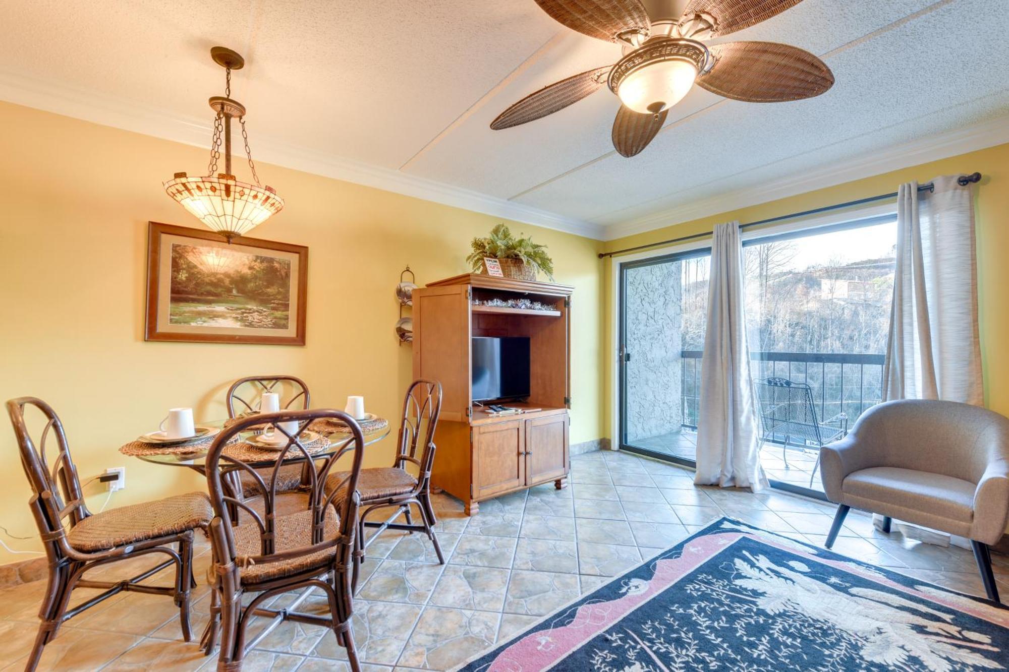 Downtown Gatlinburg Condo With Community Pool! 외부 사진