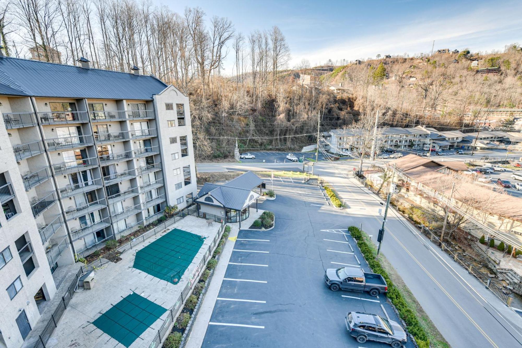 Downtown Gatlinburg Condo With Community Pool! 외부 사진