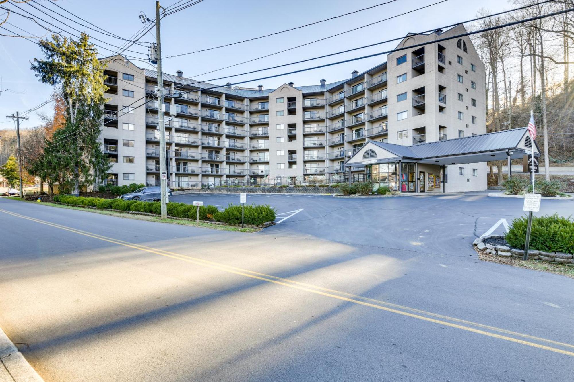 Downtown Gatlinburg Condo With Community Pool! 외부 사진